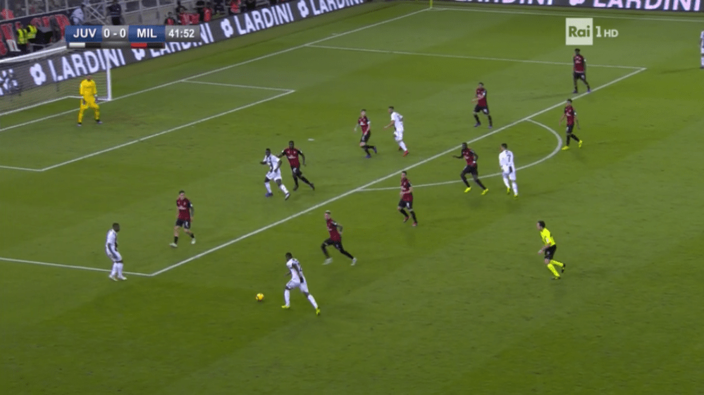 4-5-1 milan e pochi uomini in area di rigore juve.PNG