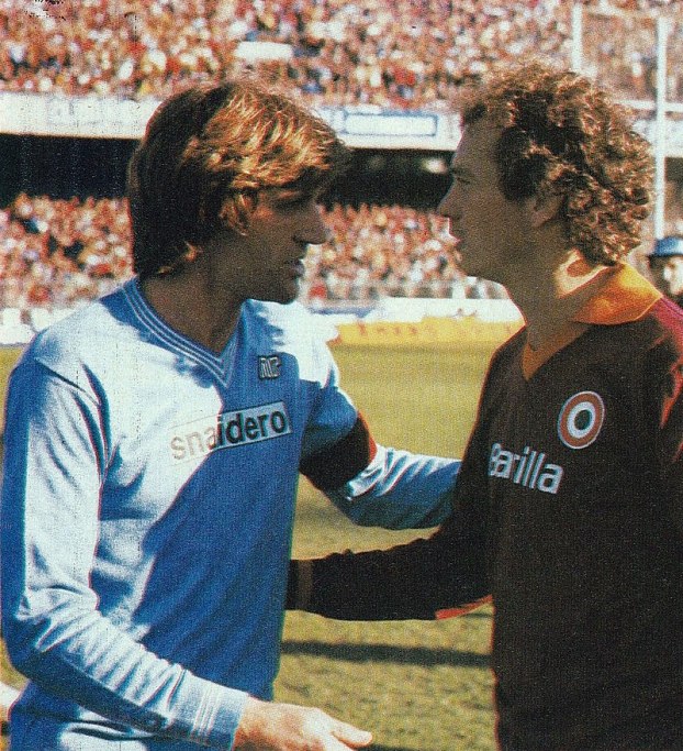 800px-Serie_A_1981-82_-_Napoli_vs_Roma_-_Ruud_Krol_e_Paulo_Roberto_Falcão.jpg