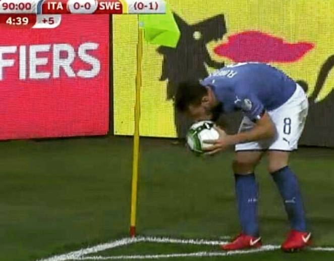 bacio florenzi italia-svezia.jpg