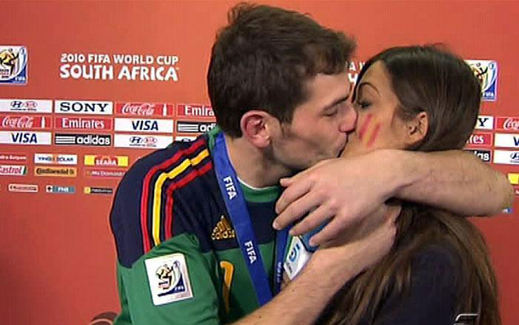 casillas_carbonero_bacio.jpg